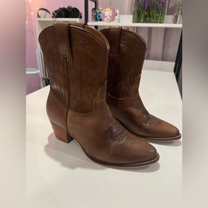 Worn once to a wedding. Very comfortable!